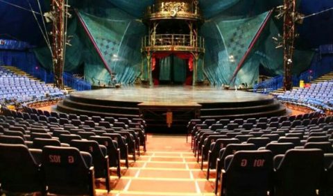 El circo acrobático en el teatro. - Fabricante de telones para teatros