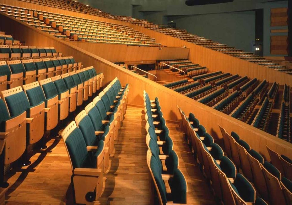 Una acústica perfecta desde el patio de butacas del Teatro La Maestranza. Fabricante de Una acústica perfecta desde el patio de butacas del Teatro La Maestranza. Fabricante de